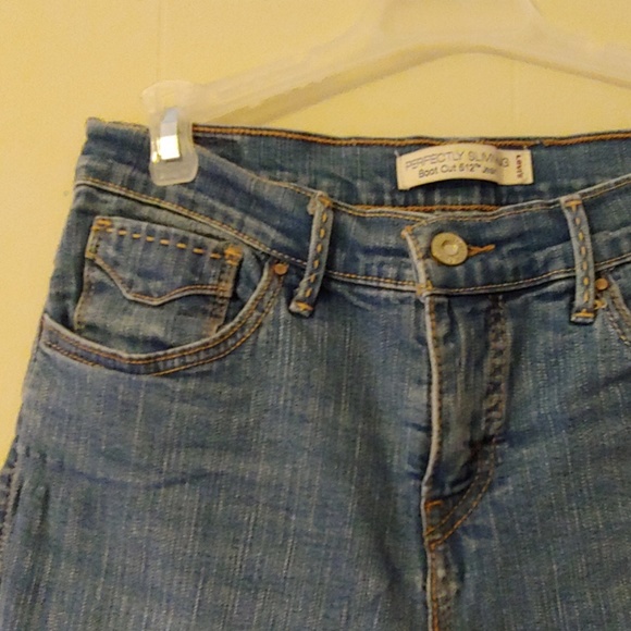 Levi's - Picture 3 of 4